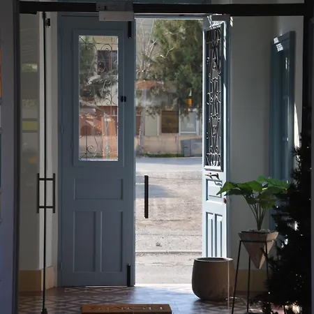 Aparthotel House